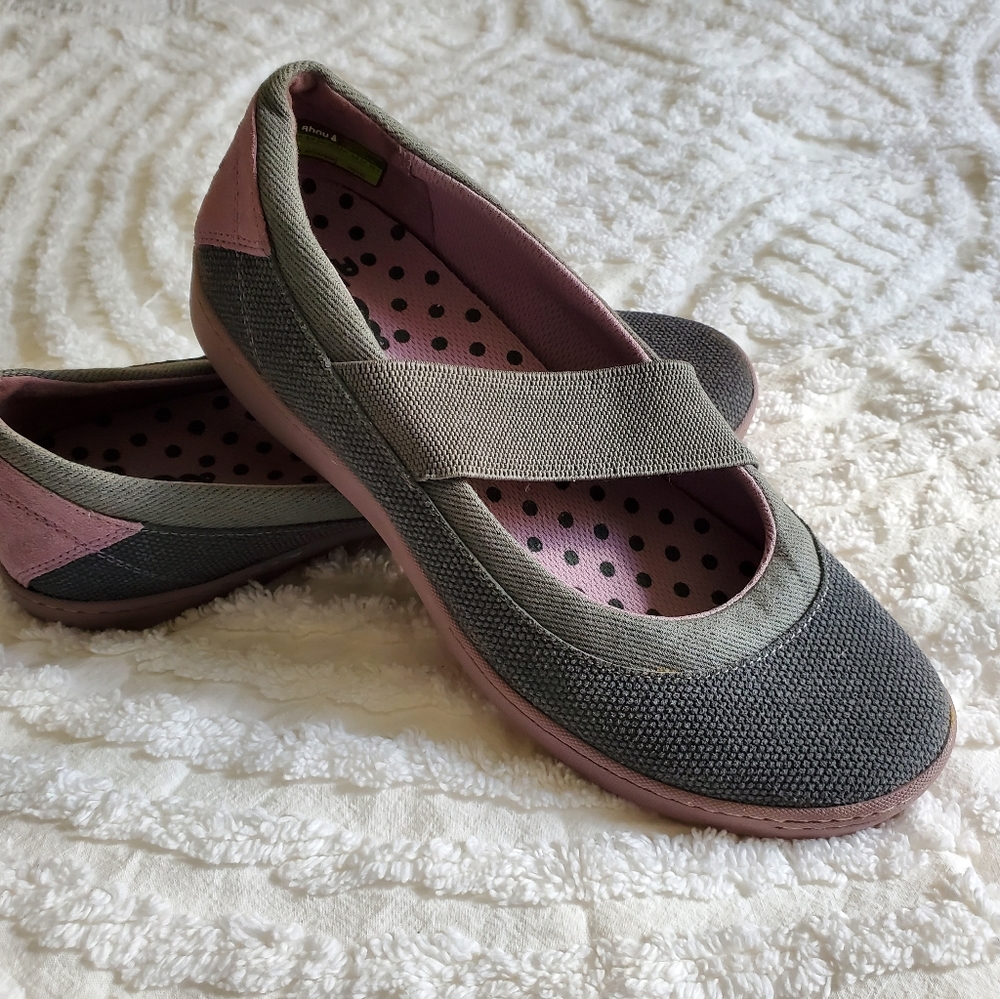 W 8.5 Mary Jane canvas NWOB